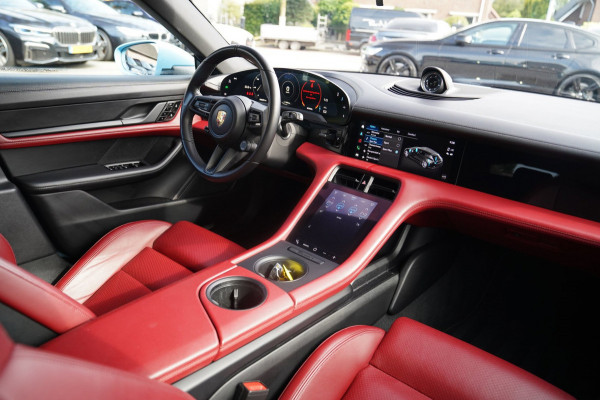 Porsche Taycan Cross Turismo 4S 93 kWh | 4 Wiel besturing | Bose | Camera | Ijsblauw Metallic | 490PK