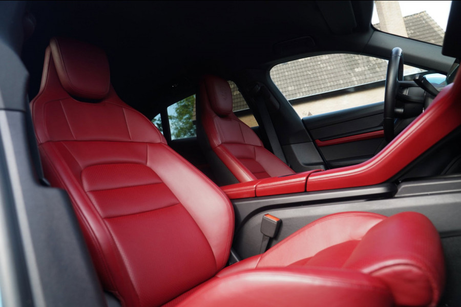 Porsche Taycan Cross Turismo 4S 93 kWh | 4 Wiel besturing | Bose | Camera | Ijsblauw Metallic | 490PK