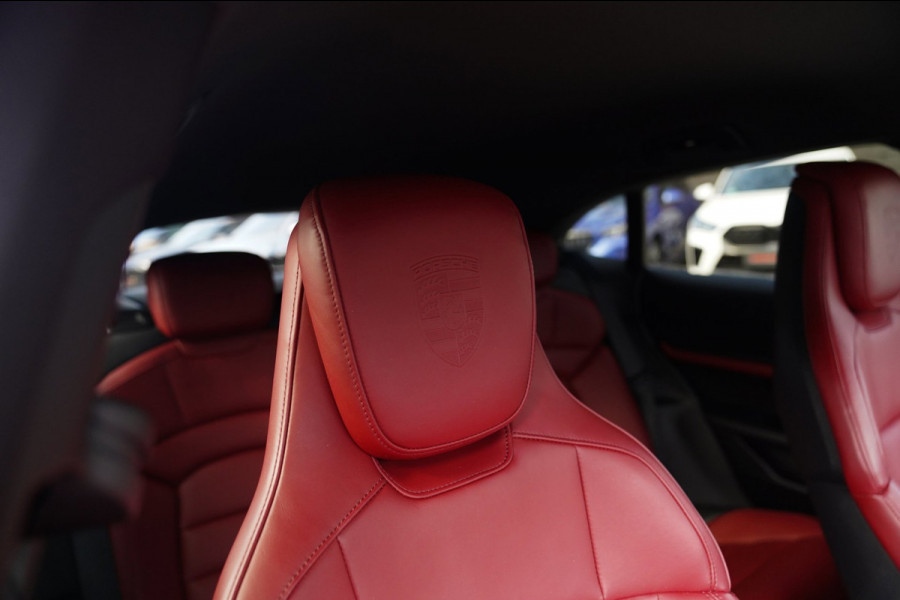 Porsche Taycan Cross Turismo 4S 93 kWh | 4 Wiel besturing | Bose | Camera | Ijsblauw Metallic | 490PK