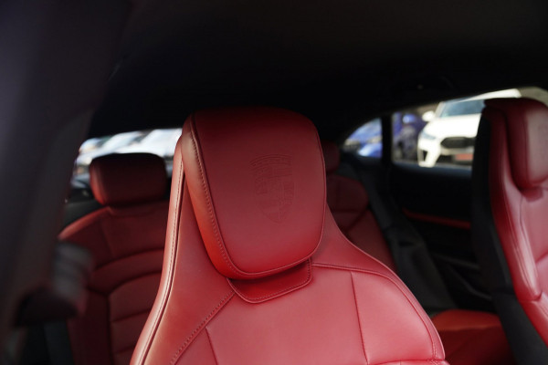 Porsche Taycan Cross Turismo 4S 93 kWh | 4 Wiel besturing | Bose | Camera | Ijsblauw Metallic | 490PK
