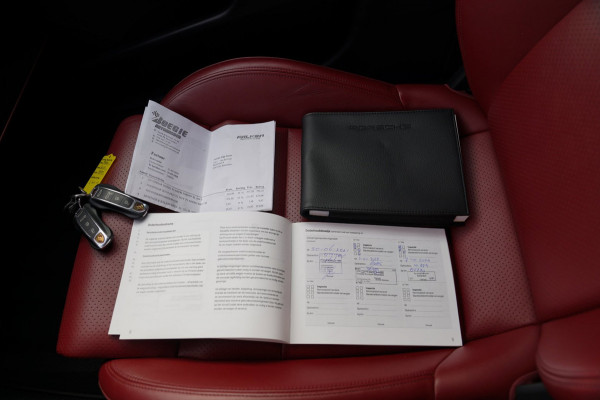 Porsche Taycan Cross Turismo 4S 93 kWh | 4 Wiel besturing | Bose | Camera | Ijsblauw Metallic | 490PK