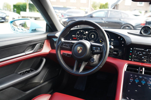 Porsche Taycan Cross Turismo 4S 93 kWh | 4 Wiel besturing | Bose | Camera | Ijsblauw Metallic | 490PK