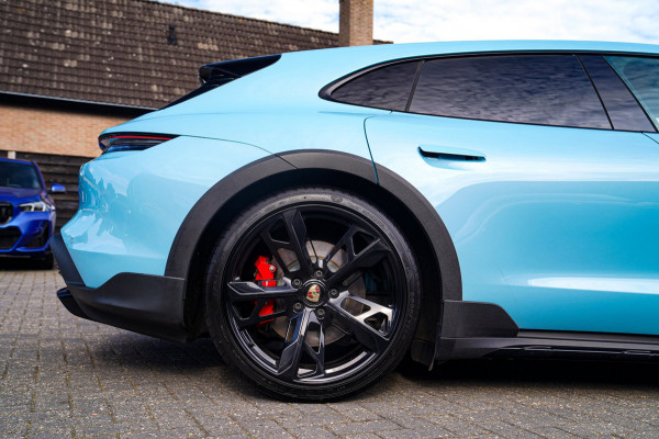 Porsche Taycan Cross Turismo 4S 93 kWh | 4 Wiel besturing | Bose | Camera | Ijsblauw Metallic | 490PK