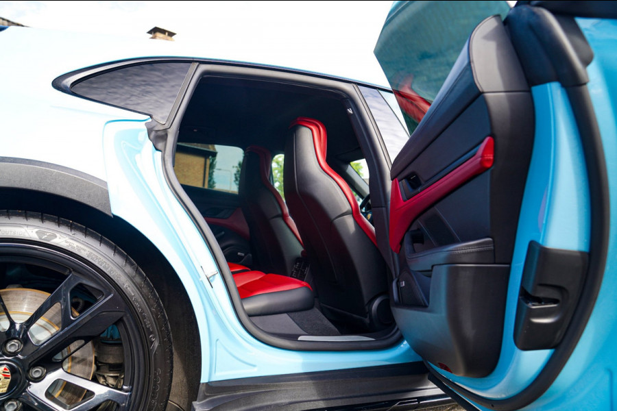 Porsche Taycan Cross Turismo 4S 93 kWh | 4 Wiel besturing | Bose | Camera | Ijsblauw Metallic | 490PK