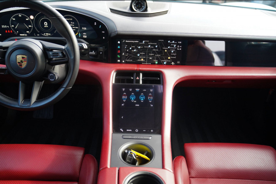 Porsche Taycan Cross Turismo 4S 93 kWh | 4 Wiel besturing | Bose | Camera | Ijsblauw Metallic | 490PK