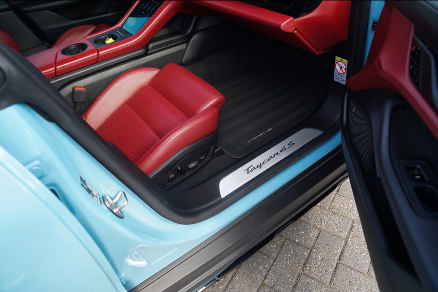 Porsche Taycan Cross Turismo 4S 93 kWh | 4 Wiel besturing | Bose | Camera | Ijsblauw Metallic | 490PK