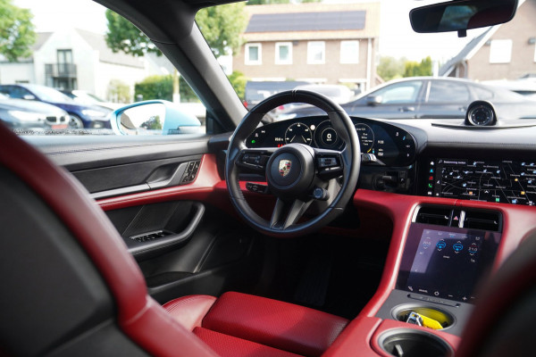 Porsche Taycan Cross Turismo 4S 93 kWh | 4 Wiel besturing | Bose | Camera | Ijsblauw Metallic | 490PK