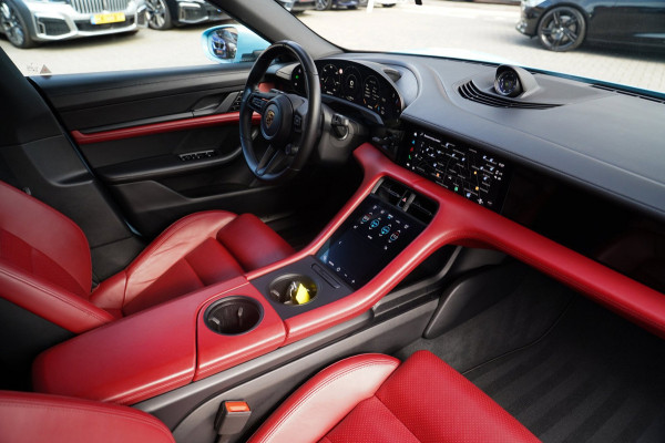 Porsche Taycan Cross Turismo 4S 93 kWh | 4 Wiel besturing | Bose | Camera | Ijsblauw Metallic | 490PK