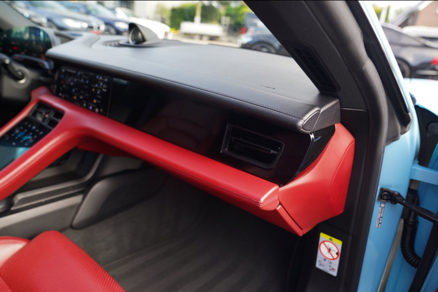 Porsche Taycan Cross Turismo 4S 93 kWh | 4 Wiel besturing | Bose | Camera | Ijsblauw Metallic | 490PK
