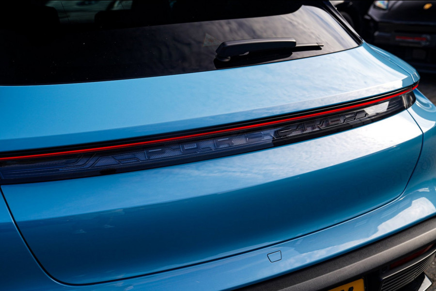 Porsche Taycan Cross Turismo 4S 93 kWh | 4 Wiel besturing | Bose | Camera | Ijsblauw Metallic | 490PK
