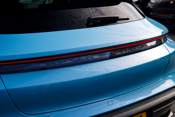 Porsche Taycan Cross Turismo 4S 93 kWh | 4 Wiel besturing | Bose | Camera | Ijsblauw Metallic | 490PK
