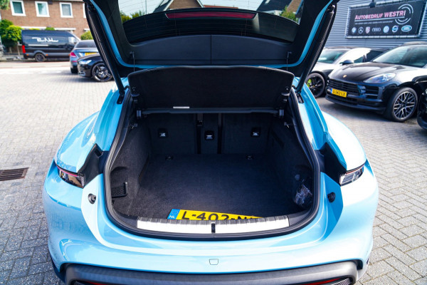 Porsche Taycan Cross Turismo 4S 93 kWh | 4 Wiel besturing | Bose | Camera | Ijsblauw Metallic | 490PK