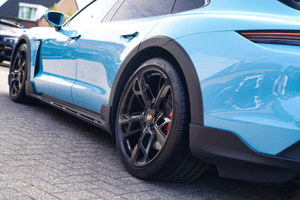 Porsche Taycan Cross Turismo 4S 93 kWh | 4 Wiel besturing | Bose | Camera | Ijsblauw Metallic | 490PK
