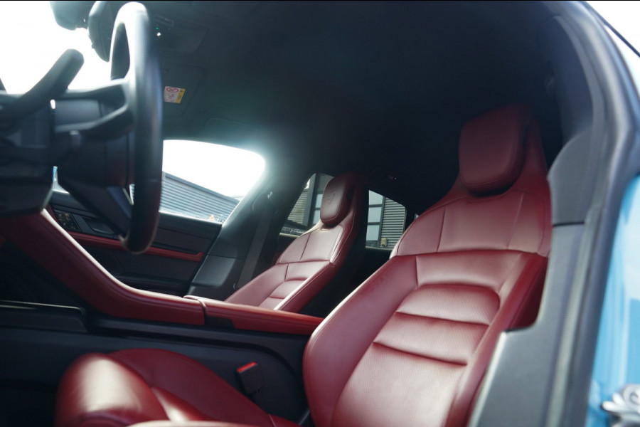 Porsche Taycan Cross Turismo 4S 93 kWh | 4 Wiel besturing | Bose | Camera | Ijsblauw Metallic | 490PK