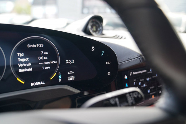 Porsche Taycan Cross Turismo 4S 93 kWh | 4 Wiel besturing | Bose | Camera | Ijsblauw Metallic | 490PK