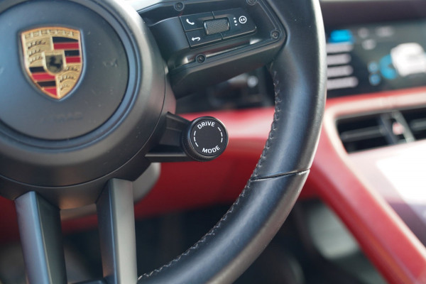Porsche Taycan Cross Turismo 4S 93 kWh | 4 Wiel besturing | Bose | Camera | Ijsblauw Metallic | 490PK