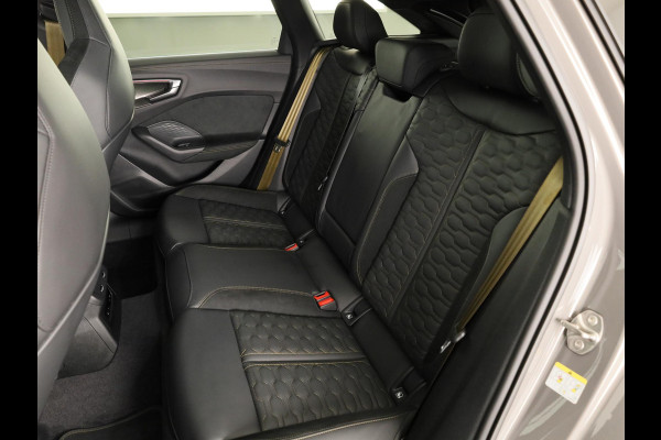 Audi A5 Avant RS 5 e-hybrid quattro | Panoramadak | Keramische remmen | Carbon pakket | RS Design pakket | Head Up display |