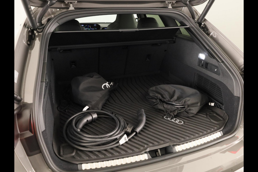 Audi A5 Avant RS 5 e-hybrid quattro | Panoramadak | Keramische remmen | Carbon pakket | RS Design pakket | Head Up display |