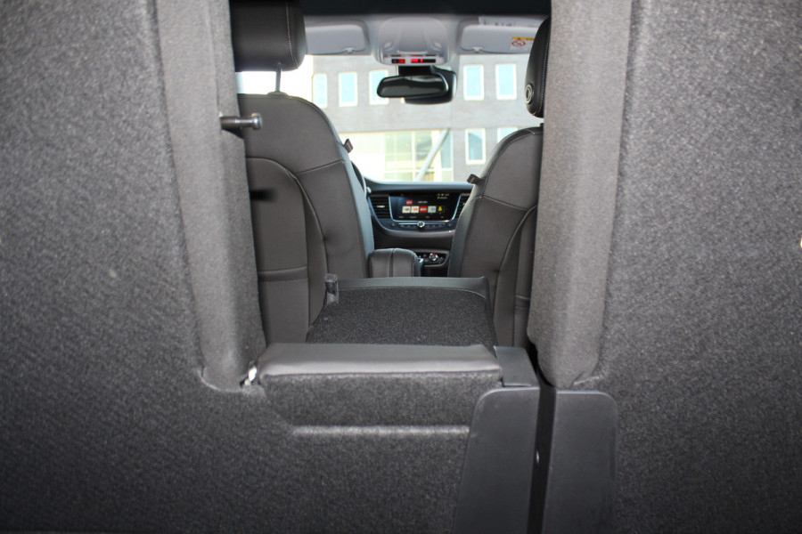 Opel Crossland 1.2-110pk Turbo 'Elegance'. Mooie en luxe hoogzitter ! Volautm. airco dual, cruise control, camera, comfortst., LM wielen, navigatie, telefoonvoorb., lane- en side assist, pdc v+a,  LED verl., trekhaak etc.