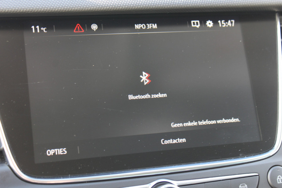 Opel Crossland 1.2-110pk Turbo 'Elegance'. Mooie en luxe hoogzitter ! Volautm. airco dual, cruise control, camera, comfortst., LM wielen, navigatie, telefoonvoorb., lane- en side assist, pdc v+a,  LED verl., trekhaak etc.