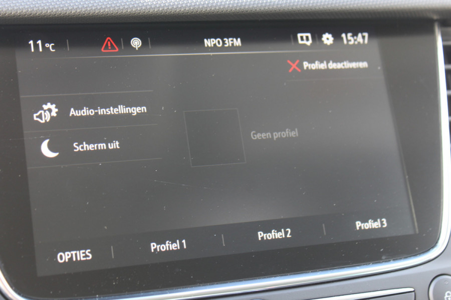 Opel Crossland 1.2-110pk Turbo 'Elegance'. Mooie en luxe hoogzitter ! Volautm. airco dual, cruise control, camera, comfortst., LM wielen, navigatie, telefoonvoorb., lane- en side assist, pdc v+a,  LED verl., trekhaak etc.