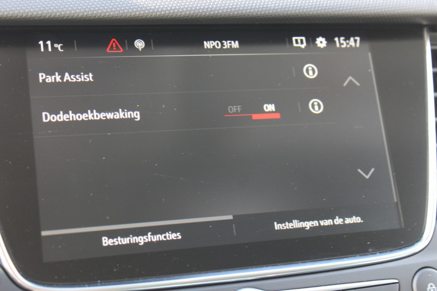 Opel Crossland 1.2-110pk Turbo 'Elegance'. Mooie en luxe hoogzitter ! Volautm. airco dual, cruise control, camera, comfortst., LM wielen, navigatie, telefoonvoorb., lane- en side assist, pdc v+a,  LED verl., trekhaak etc.