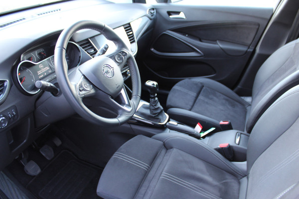 Opel Crossland 1.2-110pk Turbo 'Elegance'. Mooie en luxe hoogzitter ! Volautm. airco dual, cruise control, camera, comfortst., LM wielen, navigatie, telefoonvoorb., lane- en side assist, pdc v+a,  LED verl., trekhaak etc.