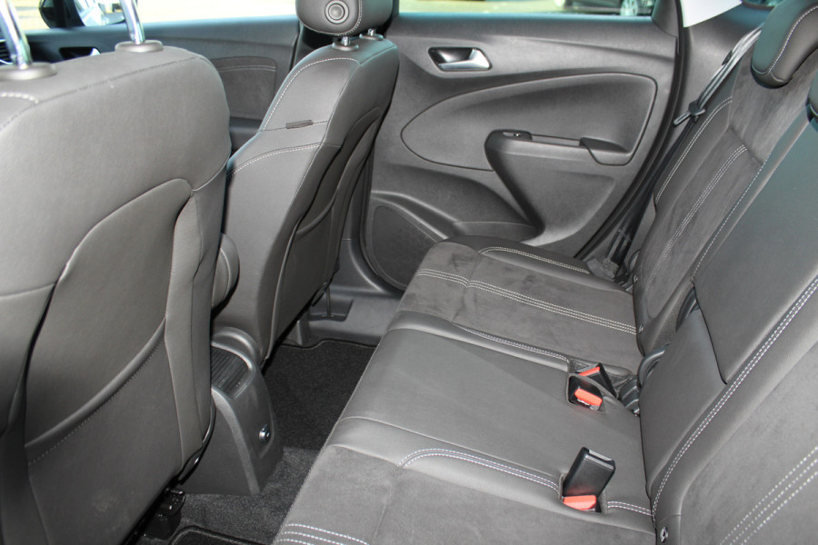 Opel Crossland 1.2-110pk Turbo 'Elegance'. Mooie en luxe hoogzitter ! Volautm. airco dual, cruise control, camera, comfortst., LM wielen, navigatie, telefoonvoorb., lane- en side assist, pdc v+a,  LED verl., trekhaak etc.