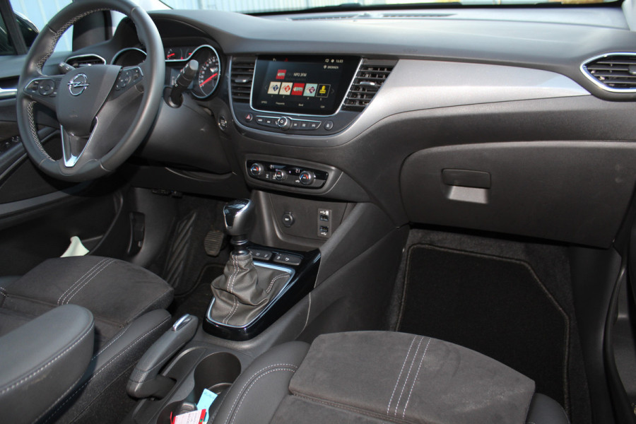 Opel Crossland 1.2-110pk Turbo 'Elegance'. Mooie en luxe hoogzitter ! Volautm. airco dual, cruise control, camera, comfortst., LM wielen, navigatie, telefoonvoorb., lane- en side assist, pdc v+a,  LED verl., trekhaak etc.