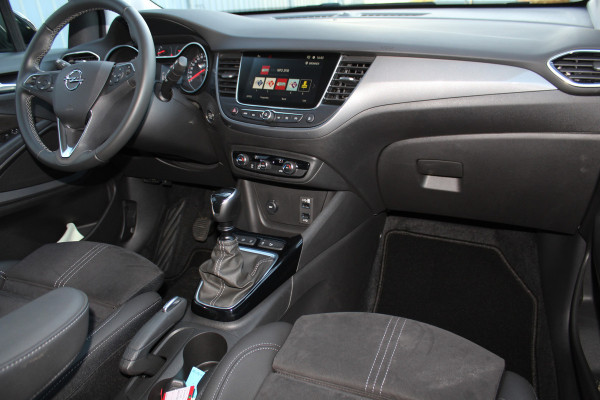Opel Crossland 1.2-110pk Turbo 'Elegance'. Mooie en luxe hoogzitter ! Volautm. airco dual, cruise control, camera, comfortst., LM wielen, navigatie, telefoonvoorb., lane- en side assist, pdc v+a,  LED verl., trekhaak etc.