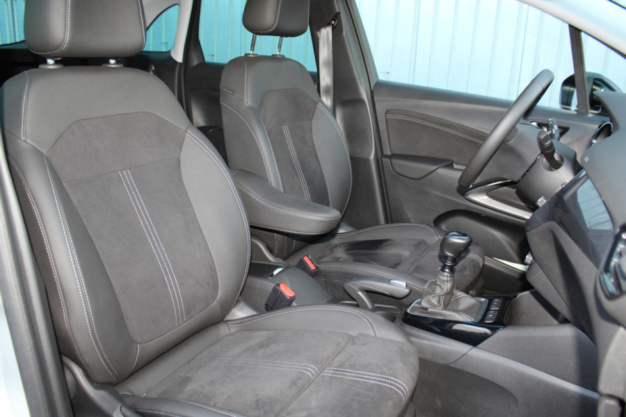 Opel Crossland 1.2-110pk Turbo 'Elegance'. Mooie en luxe hoogzitter ! Volautm. airco dual, cruise control, camera, comfortst., LM wielen, navigatie, telefoonvoorb., lane- en side assist, pdc v+a,  LED verl., trekhaak etc.