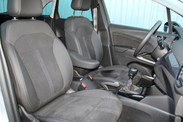 Opel Crossland 1.2-110pk Turbo 'Elegance'. Mooie en luxe hoogzitter ! Volautm. airco dual, cruise control, camera, comfortst., LM wielen, navigatie, telefoonvoorb., lane- en side assist, pdc v+a,  LED verl., trekhaak etc.