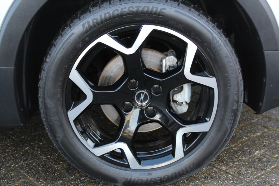 Opel Crossland 1.2-110pk Turbo 'Elegance'. Mooie en luxe hoogzitter ! Volautm. airco dual, cruise control, camera, comfortst., LM wielen, navigatie, telefoonvoorb., lane- en side assist, pdc v+a,  LED verl., trekhaak etc.