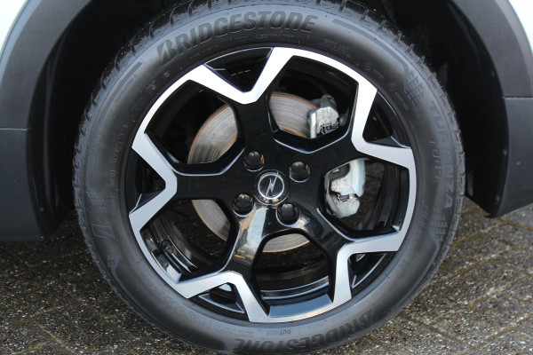 Opel Crossland 1.2-110pk Turbo 'Elegance'. Mooie en luxe hoogzitter ! Volautm. airco dual, cruise control, camera, comfortst., LM wielen, navigatie, telefoonvoorb., lane- en side assist, pdc v+a,  LED verl., trekhaak etc.