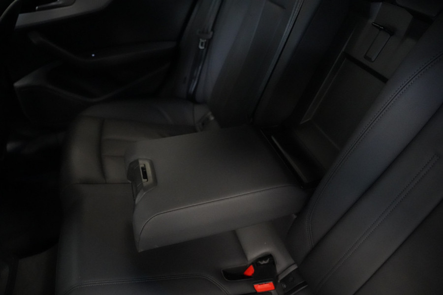Audi A4 Avant 35 TFSI S edition S-line Leder Full-led Adaptive-Cruise 24 Maanden garantie* (Vraag naar de voorwaarden)