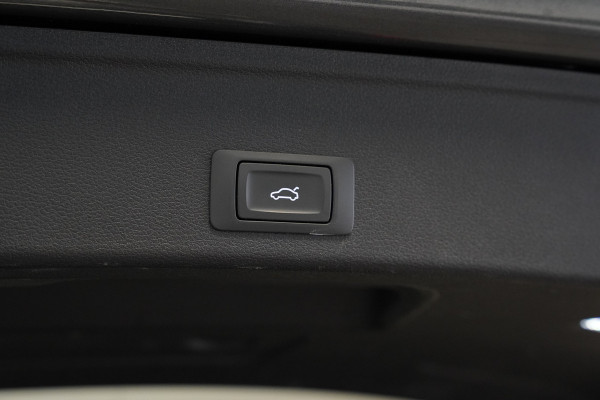 Audi A4 Avant 35 TFSI S edition S-line Leder Full-led Adaptive-Cruise 24 Maanden garantie* (Vraag naar de voorwaarden)