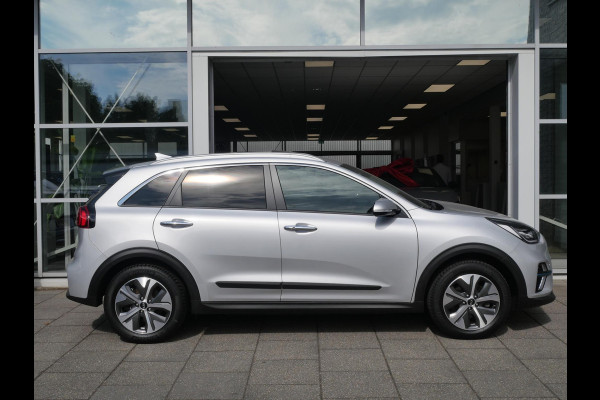Kia e-Niro DynamicPlusLine 64 kWh | Schuif-kantel dak | Stoel-stuurverwarming | Carplay | Keyless | Navi | Cruise |