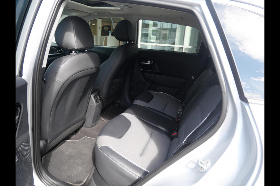 Kia e-Niro DynamicPlusLine 64 kWh | Schuif-kantel dak | Stoel-stuurverwarming | Carplay | Keyless | Navi | Cruise |