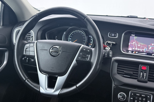 Volvo V40 Cross Country 1.5 T3 Polar+ Luxury (PANORAMADAK, HARMAN/KARDON, TREKHAAK, STOELVERWARMING, CAMERA, PARKEERSENSOREN)