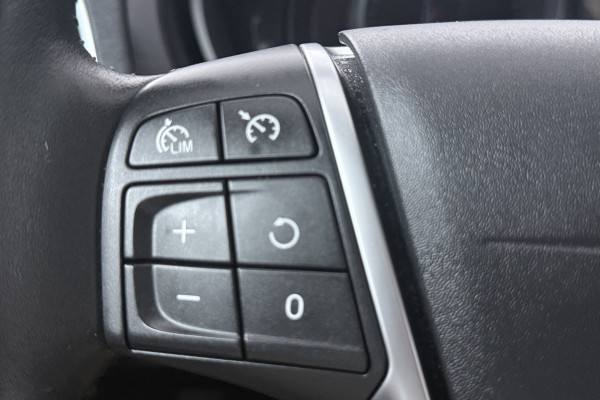 Volvo V40 Cross Country 1.5 T3 Polar+ Luxury (PANORAMADAK, HARMAN/KARDON, TREKHAAK, STOELVERWARMING, CAMERA, PARKEERSENSOREN)