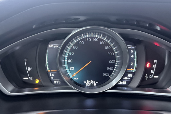 Volvo V40 Cross Country 1.5 T3 Polar+ Luxury (PANORAMADAK, HARMAN/KARDON, TREKHAAK, STOELVERWARMING, CAMERA, PARKEERSENSOREN)