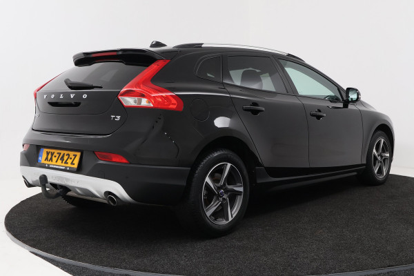 Volvo V40 Cross Country 1.5 T3 Polar+ Luxury (PANORAMADAK, HARMAN/KARDON, TREKHAAK, STOELVERWARMING, CAMERA, PARKEERSENSOREN)