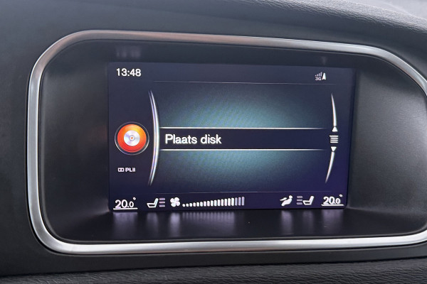 Volvo V40 Cross Country 1.5 T3 Polar+ Luxury (PANORAMADAK, HARMAN/KARDON, TREKHAAK, STOELVERWARMING, CAMERA, PARKEERSENSOREN)