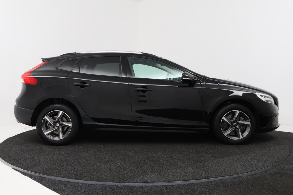 Volvo V40 Cross Country 1.5 T3 Polar+ Luxury (PANORAMADAK, HARMAN/KARDON, TREKHAAK, STOELVERWARMING, CAMERA, PARKEERSENSOREN)
