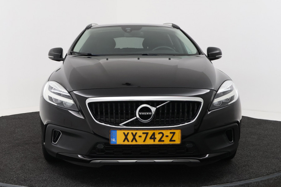 Volvo V40 Cross Country 1.5 T3 Polar+ Luxury (PANORAMADAK, HARMAN/KARDON, TREKHAAK, STOELVERWARMING, CAMERA, PARKEERSENSOREN)