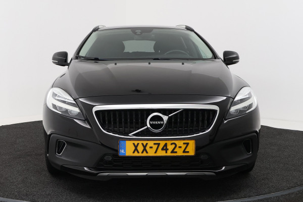 Volvo V40 Cross Country 1.5 T3 Polar+ Luxury (PANORAMADAK, HARMAN/KARDON, TREKHAAK, STOELVERWARMING, CAMERA, PARKEERSENSOREN)