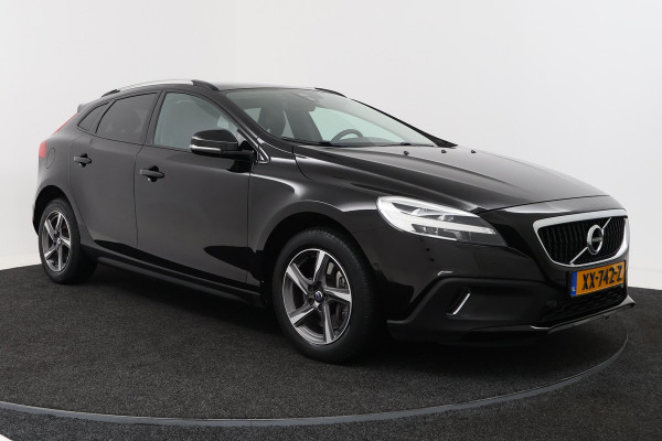 Volvo V40 Cross Country 1.5 T3 Polar+ Luxury (PANORAMADAK, HARMAN/KARDON, TREKHAAK, STOELVERWARMING, CAMERA, PARKEERSENSOREN)
