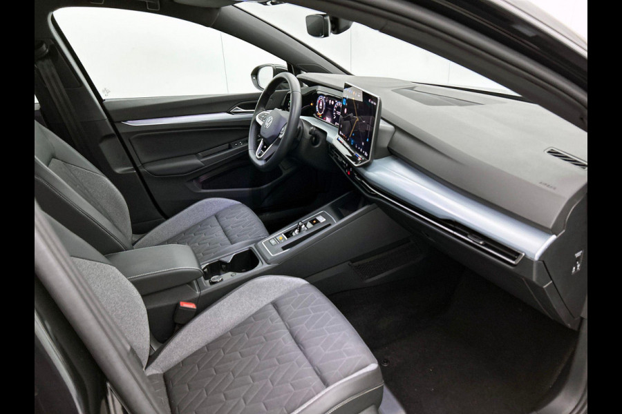 Volkswagen Golf 1.5 eTSI Black Line CAMERA | IQ Light + Grill | VIRTUAL