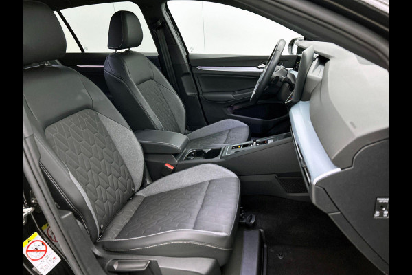 Volkswagen Golf 1.5 eTSI Black Line CAMERA | IQ Light + Grill | VIRTUAL