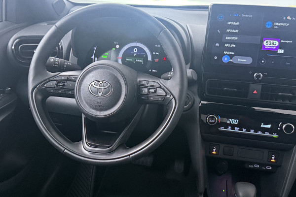 Toyota Yaris Cross 1.5 Hybrid 115 Dynamic (STOELVERWARMING, STUURVERWARMING, CAMERA, ADAPTIEVE CRUISE CONTROL, PARKEERSENSOREN)